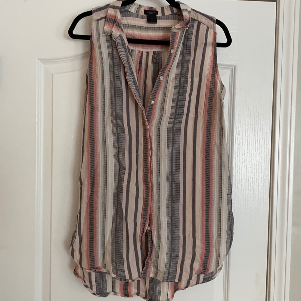 Sleeveless button down collared top